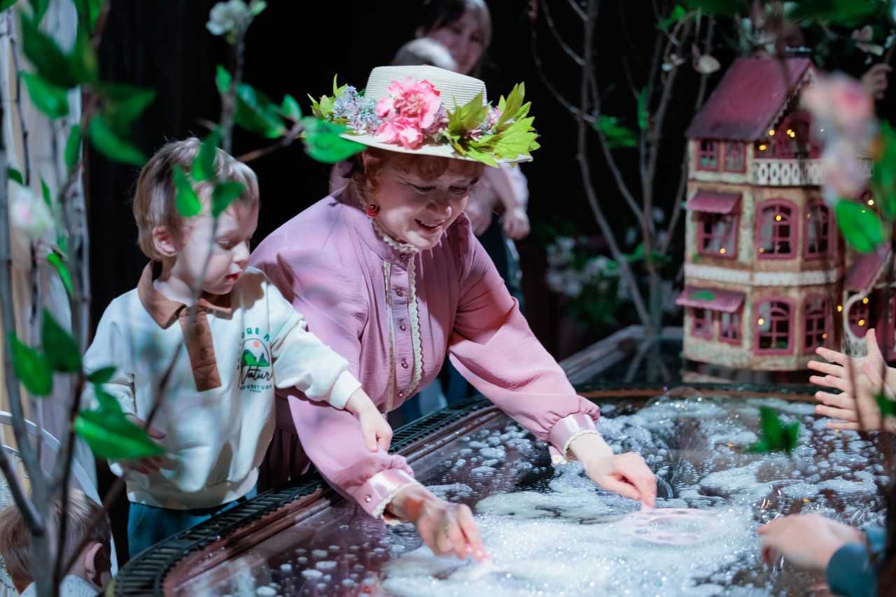 Спектакль «Вишневый садик» Фото: Вадим Боченков /Псковский театр драмы им. А.С.Пушкина Спектакль «Вишневый садик» Фото: Вадим Боченков /Псковский театр драмы им. А.С.Пушкина