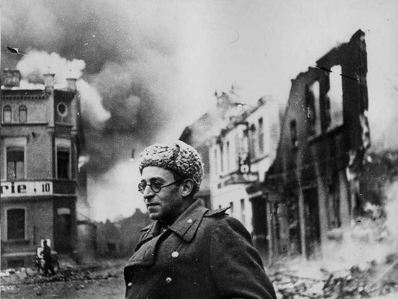 Василий Гроссман в Германии. 1945 год   / Fine Art Images / Heritage Images / Getty Images