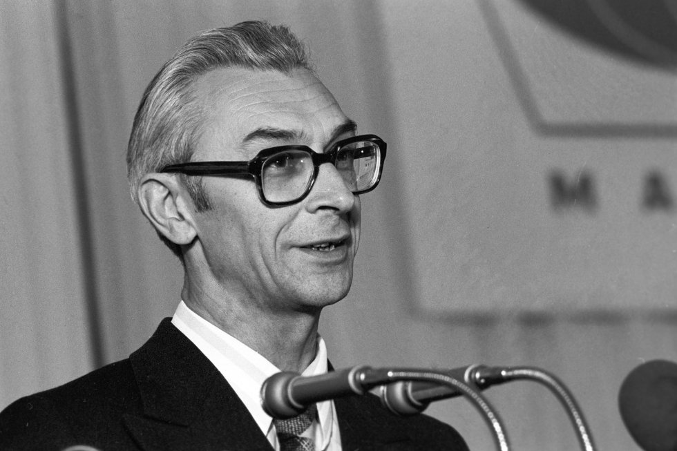 'Звезда по имени Костомаров'. В 70 странах покажут фильм о легендарном русисте
/ О. Иванов / РИА Новости
'Звезда по имени Костомаров'. В 70 странах покажут фильм о легендарном русисте
/ О. Иванов / РИА Новости