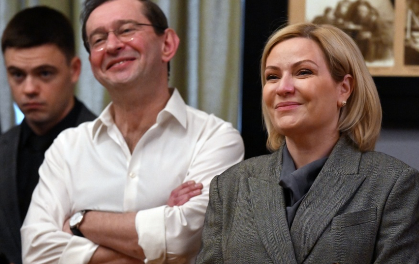 Художественный руководитель-директор МХТ имени А.П. Чехова Константин Хабенский и министр культуры РФ Ольга Любимова на торжественном открытии выставки 'Быть Качаловым', приуроченной к 150-летию Народного артиста СССР В.И. Качалова. / Фото: Кристина Кормилицына/РИА Новости