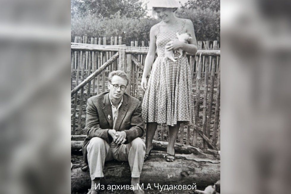 Александр и Мариэтта Чудаковы в Щучинске, 60-е годы / Из архива Мариэтты Чудаковой Александр и Мариэтта Чудаковы в Щучинске, 60-е годы / Из архива Мариэтты Чудаковой