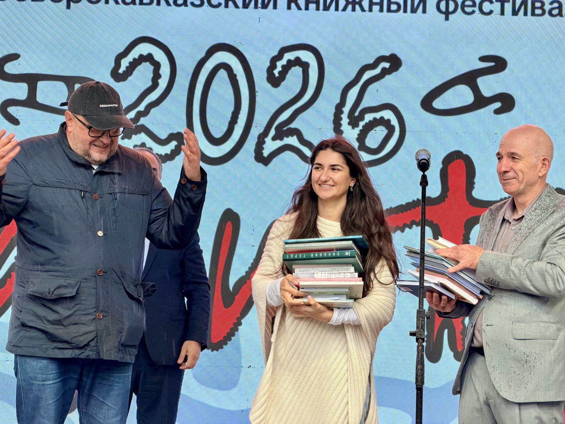 Михаил Фаустов, Асият Газиева и организатор фестиваля 'Тарки-Тау' Марта Гаджиев Михаил Фаустов, Асият Газиева и организатор фестиваля 'Тарки-Тау' Марта Гаджиев