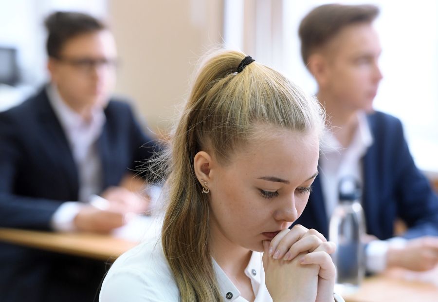Как получить «зачет» за Итоговое сочинение 2026/2027: разбор тем, аргументов и готовые примеры / Максим Богодвид / РИА Новости Как получить «зачет» за Итоговое сочинение 2026/2027: разбор тем, аргументов и готовые примеры / Максим Богодвид / РИА Новости