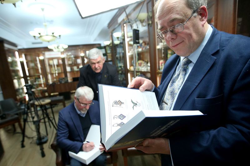 Русская эмиграция в наградах и знаках» Александра Окорокова - Год